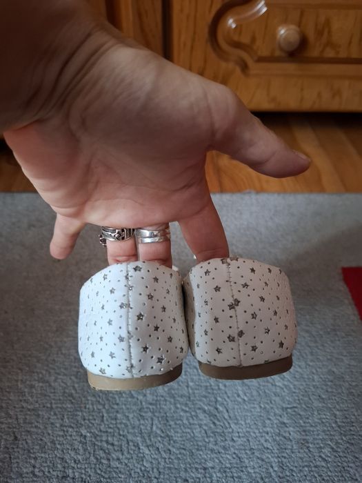 Baleriny białe, rozmiar 33.