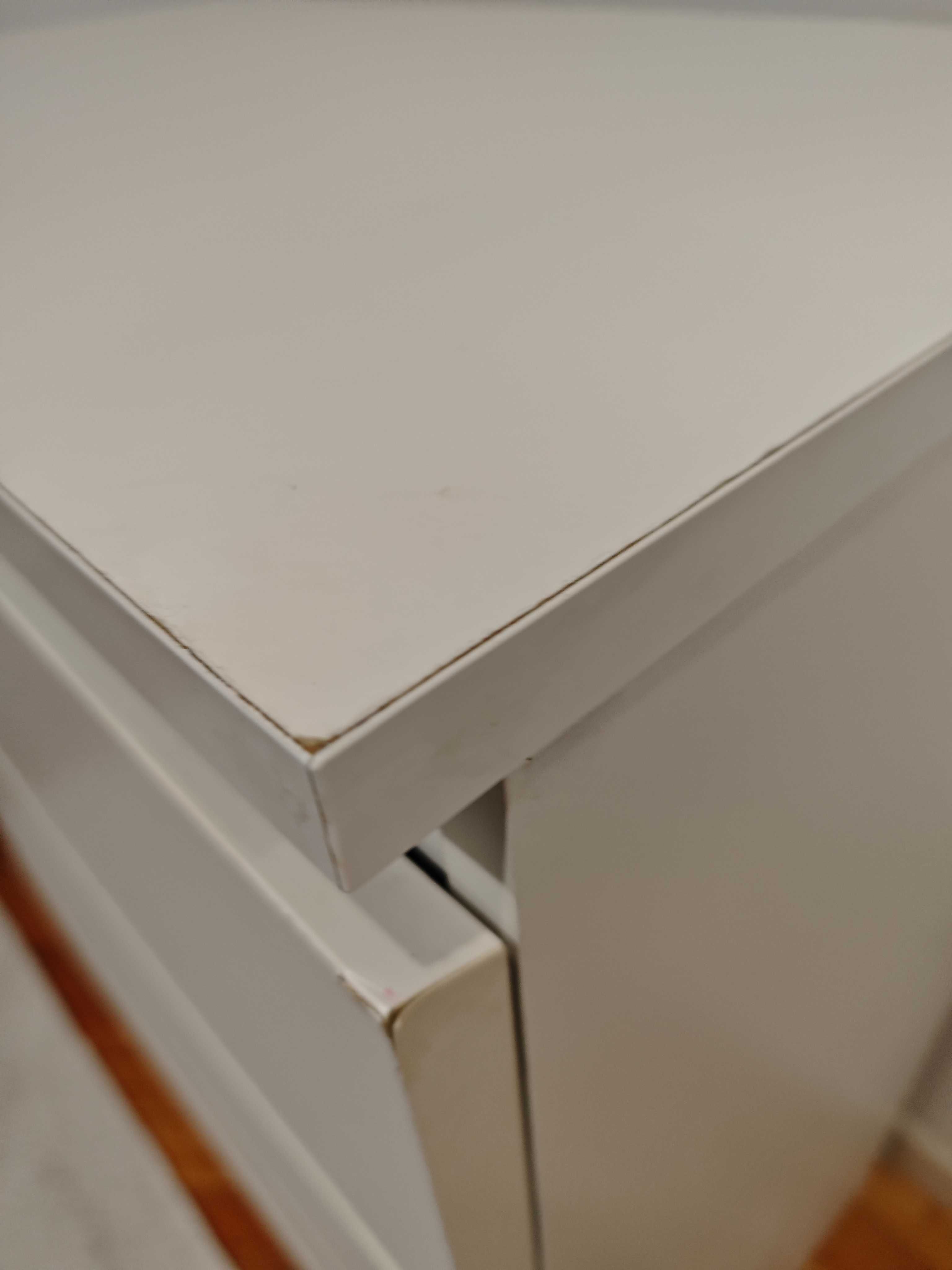 Cómoda MALM IKEA – 4 gavetas