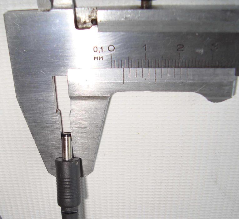 Автоадаптер к FM трансмиттеру Belkin Tunecast II  12В 0.5А 3.5х1.3 мм.