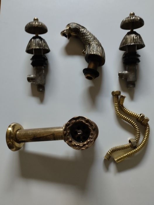 Torneiras antigas em latão