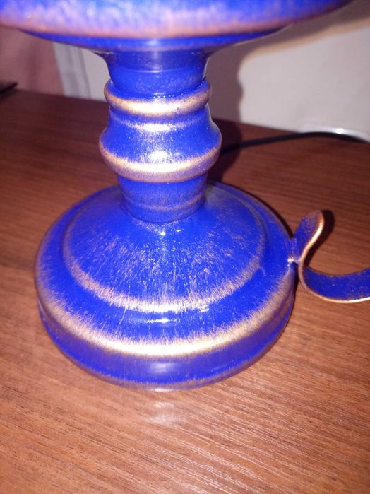 Дизайнерска настільна лампа ручної роботи.