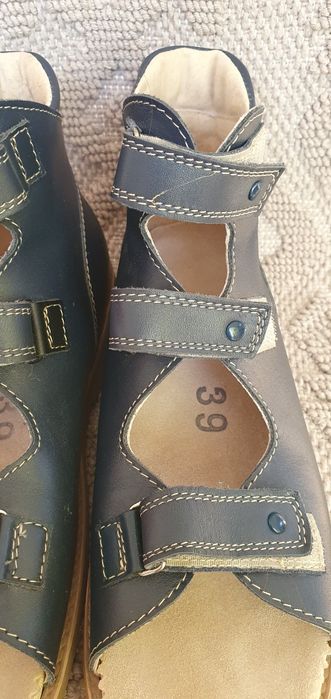 Buty korygujące wady postawy..koślawość kolan etc Bajbut