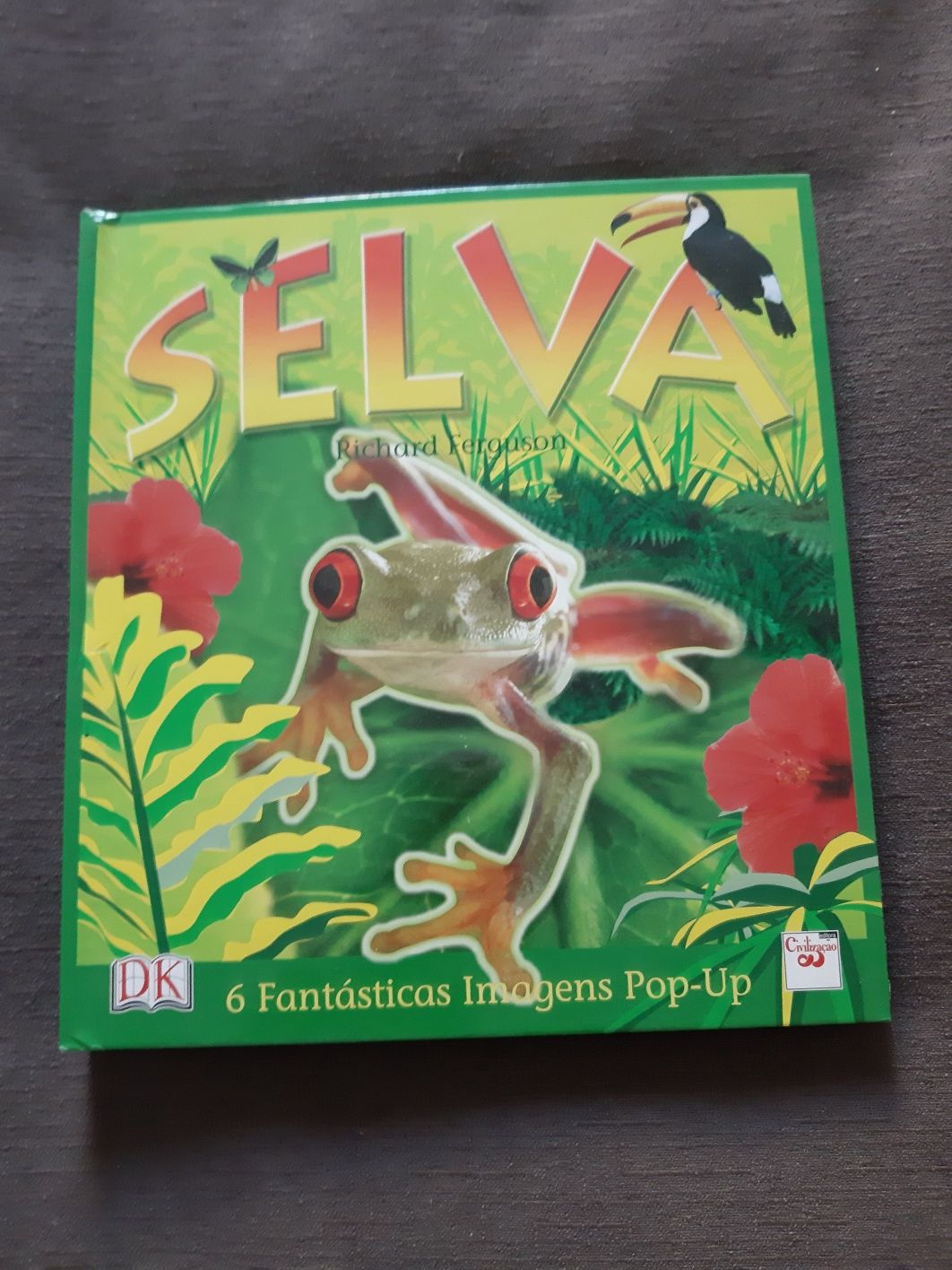 Livro SELVA com imagens Pop-Up