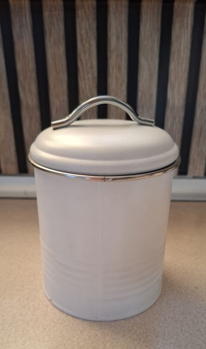 Pojemnik  metalowy  na cukier