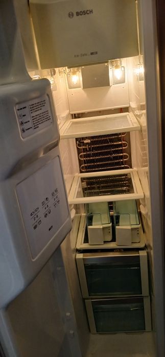 Frigorifico BOSCH em bom estado (excepto congelador necessita arranjo)