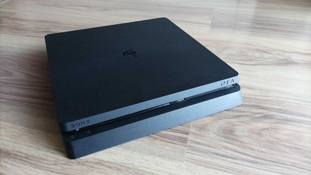 Konsola PlayStation 4 Slim, 1 TB + 2 pady