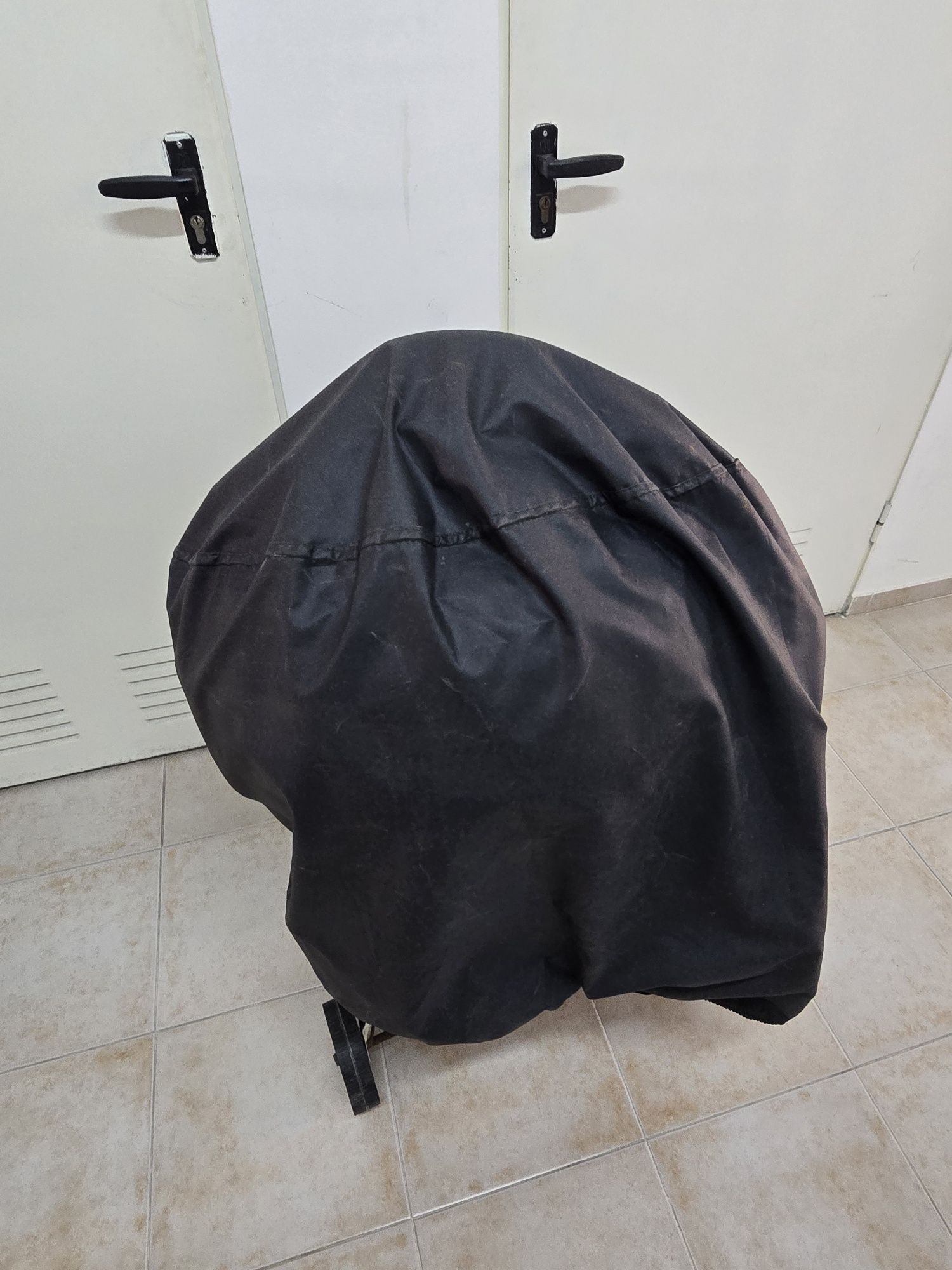 Grelhador a carvão da Weber Classic Kettle 57 cm