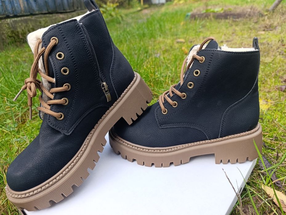 Жіноче взуття Черевики