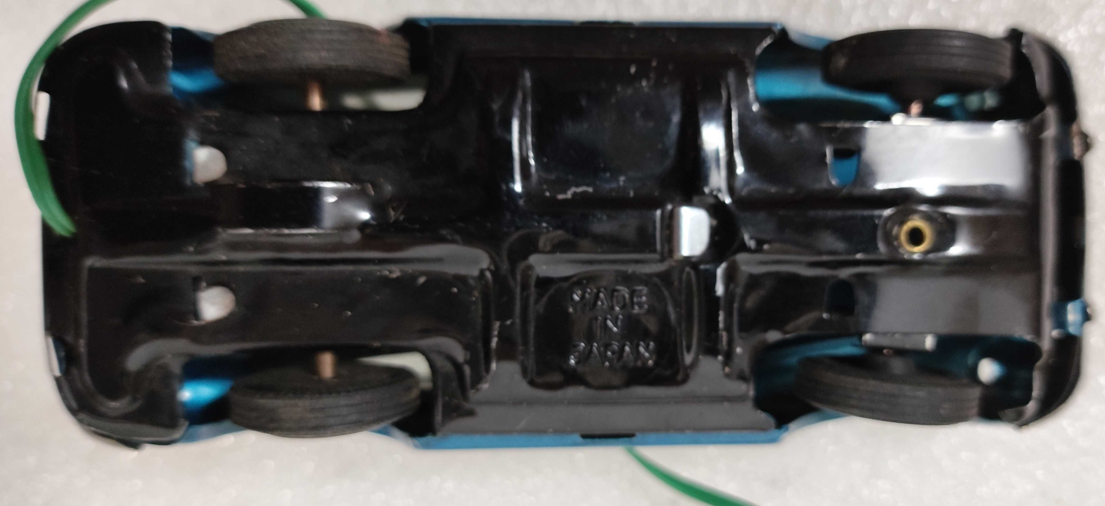 2 carrinhos de metal com comando a pilhas - Made in Japan