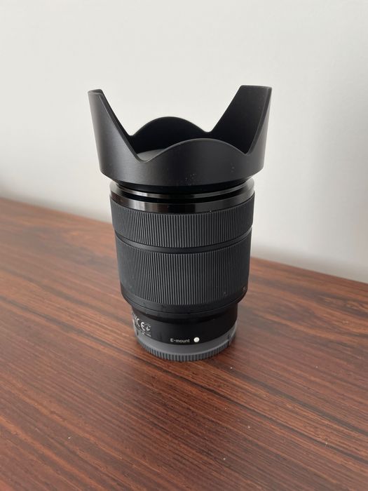 Objetiva Sony SEL FE 28-70mm F3.5-5.6 OSS