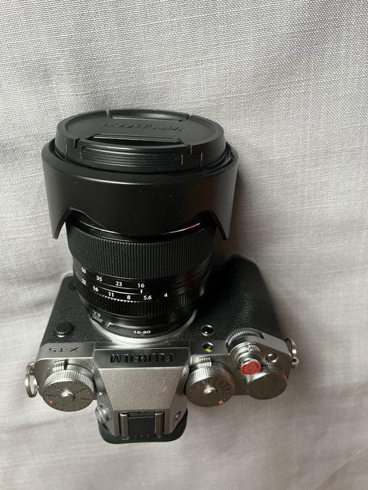 Aparat Fujifilm X-T5 srebrny + XF 16-80 mm F4.0 – gwarancja 2027