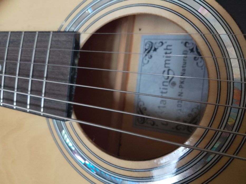 Gitara akustyczna z pokrowcem