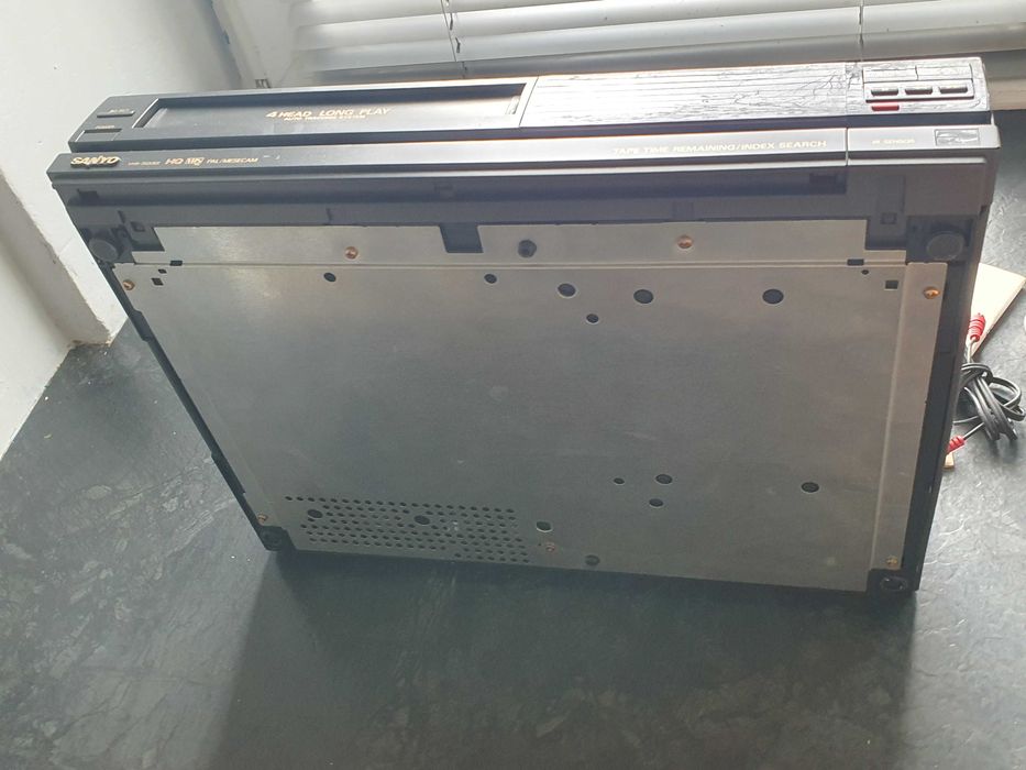 Japonski TV video DVD Magnetovid Sanyo VHR-7500EE