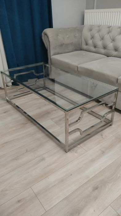 Szklany srebrny stolik