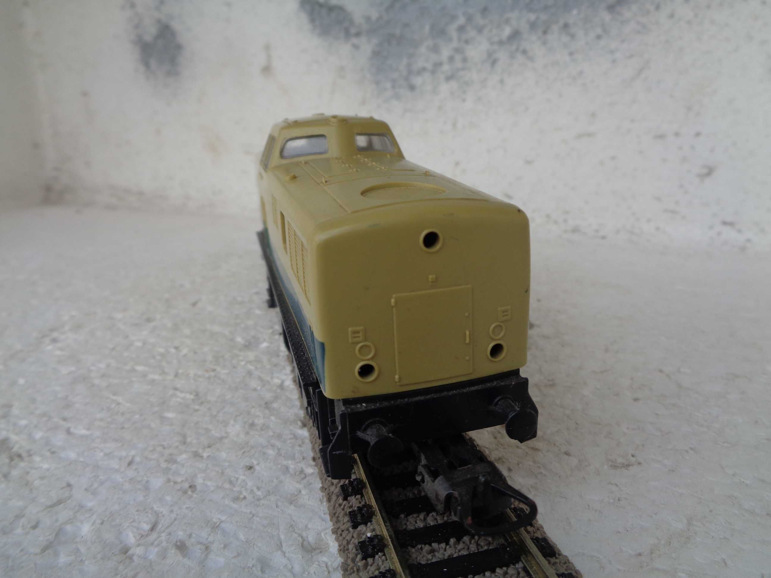 1:87 LIMA Locomotiva diesel E10 comboio