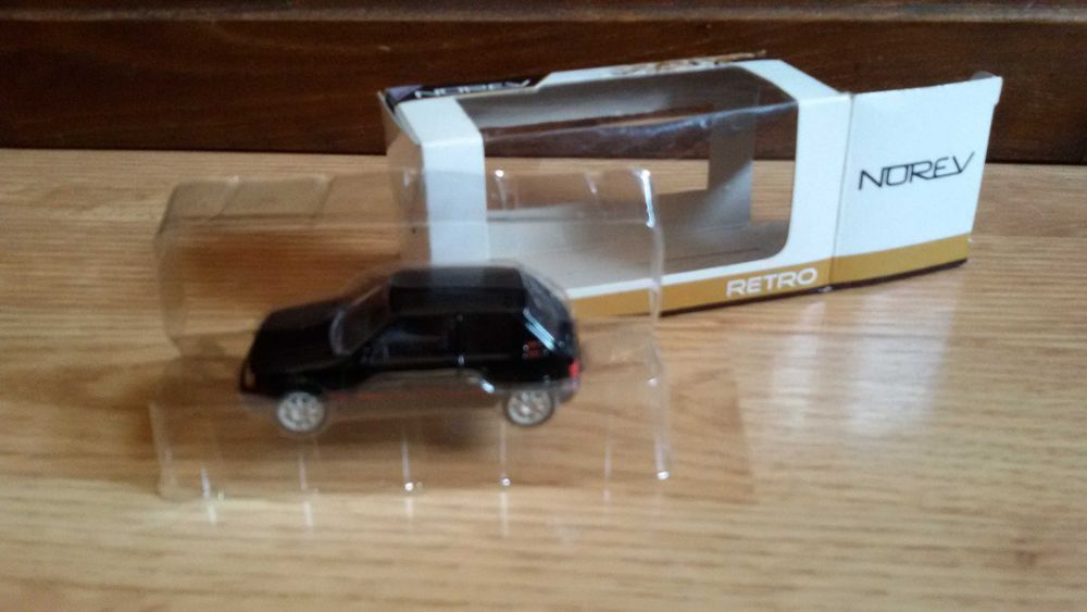 Miniatura Peugeot 205 1.9GTI preto de Coleção