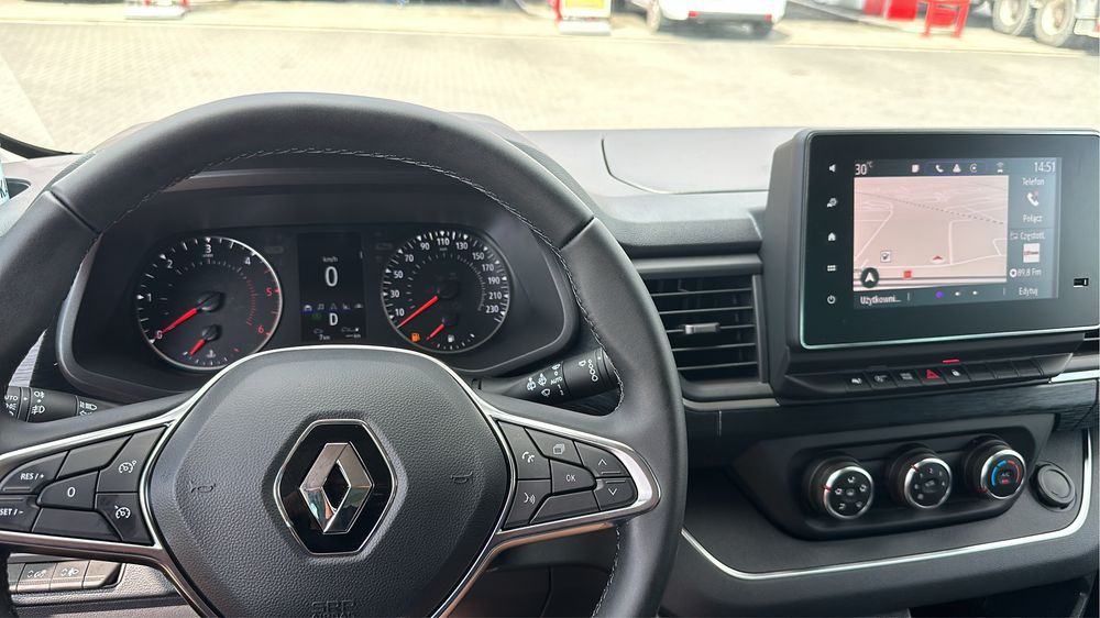 Wynajem długoterminowy Renault Trafic Long Automat 9 osób