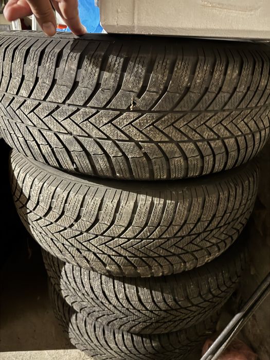 Продам резину з дисками на ауді,таурег