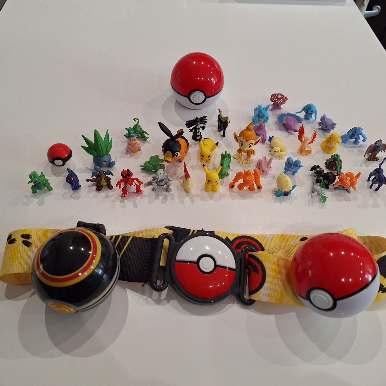 Pas pokeball + figurki 37 szt. POKEMON