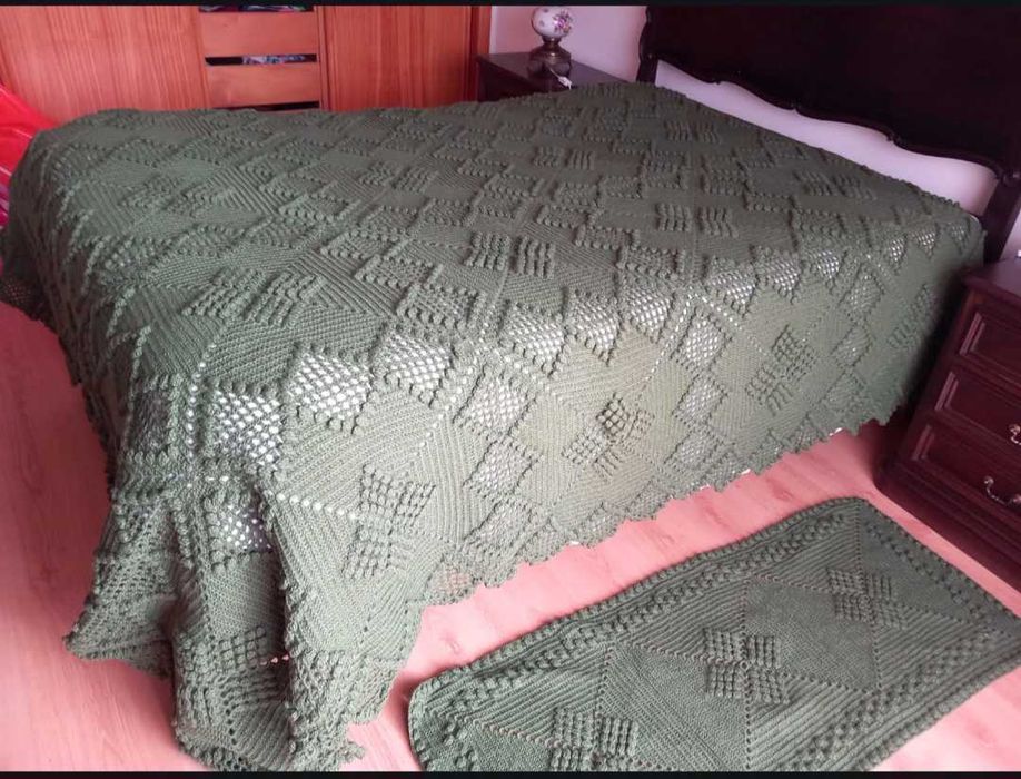 Conjunto de tapetes e colcha