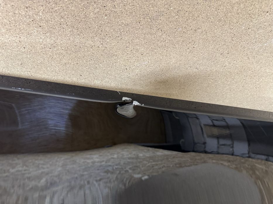 Tesla Model Y крило праве