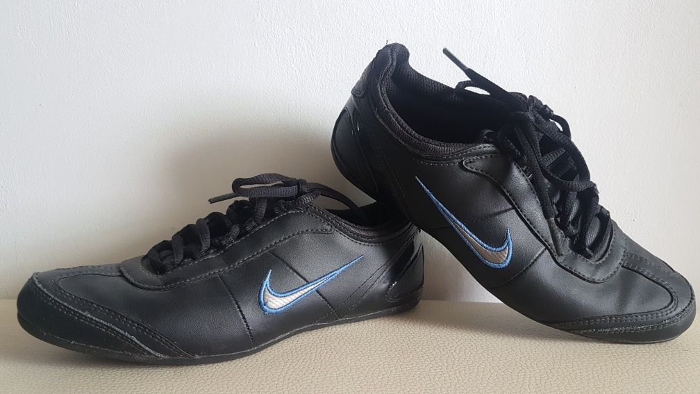 Buty Nike Wmns Alexi rozmiar 36