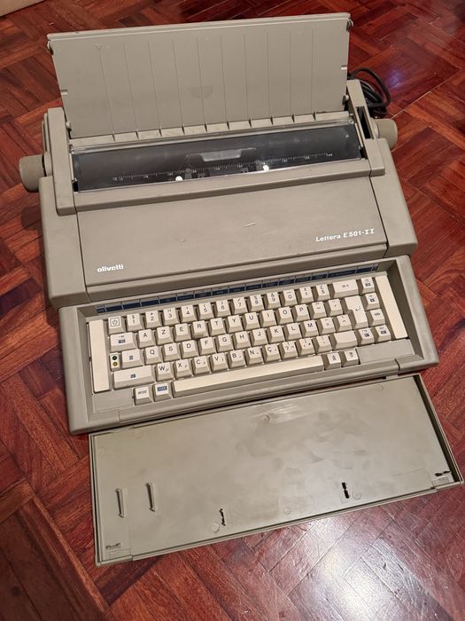 Máquina de Escrever Olivetti
