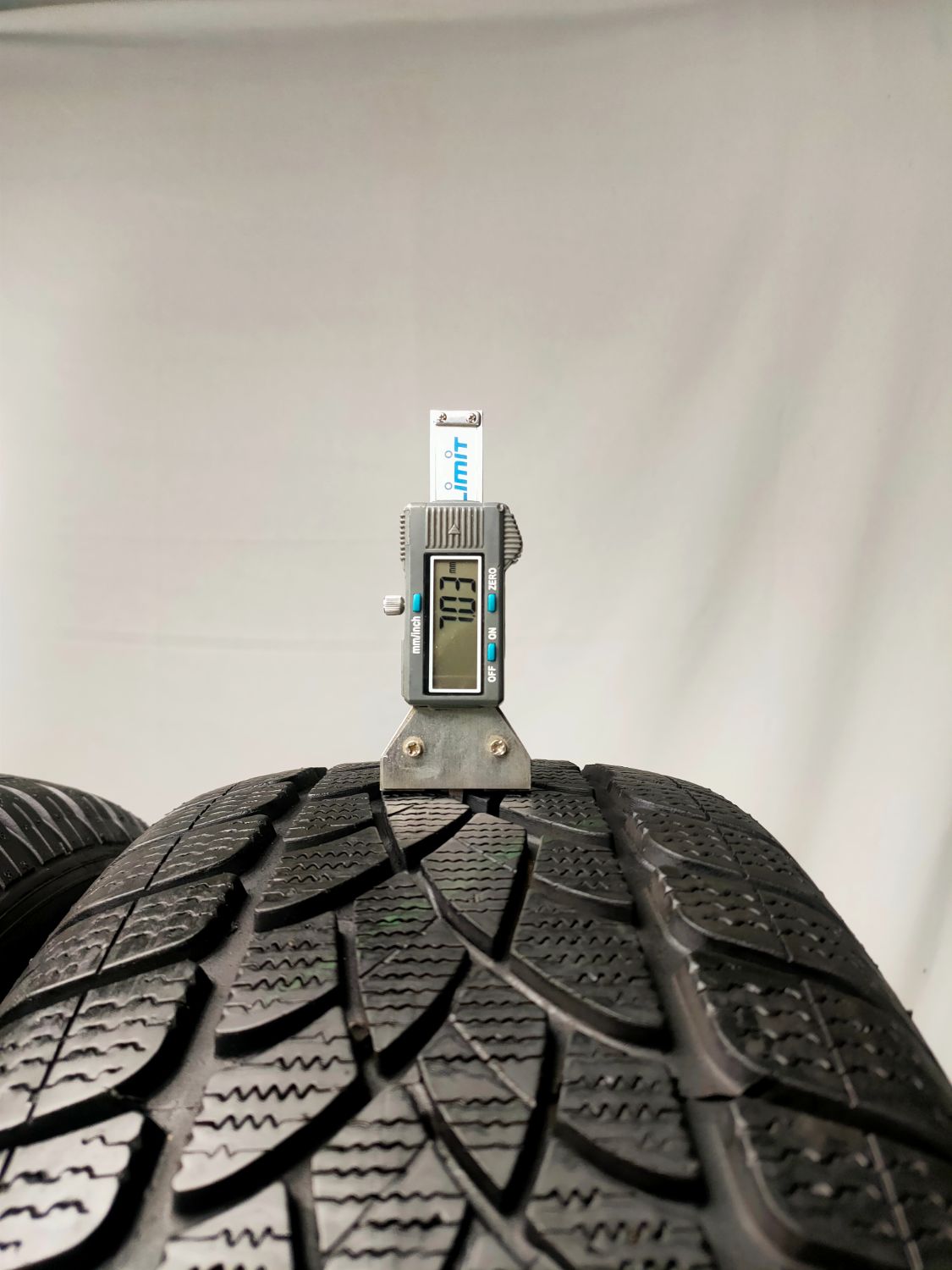 Opony 235/55R18 zima 235/55/18 DUNLOP (4x4/SUV) OO13192