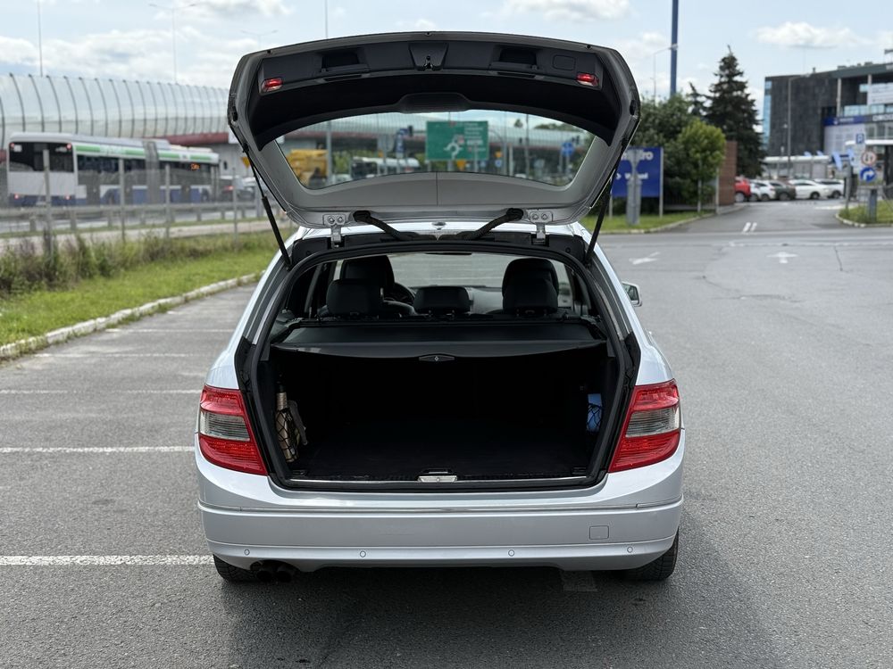 Mercedes-Benz C180 Avantgarde 1.8T CGI Benzyna 156KM Automat z Niemiec