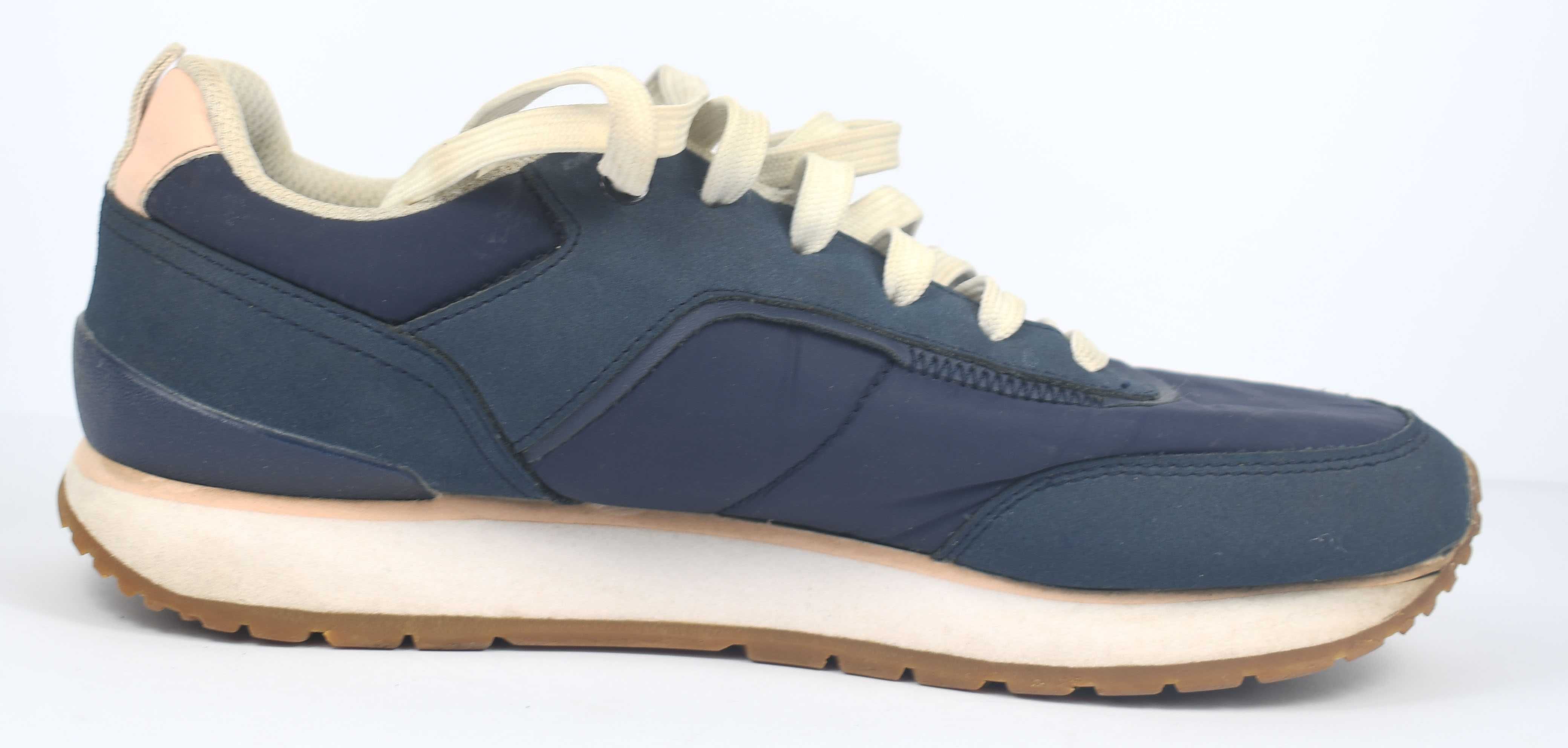 Używane z wadą trampki Levis roz. 38