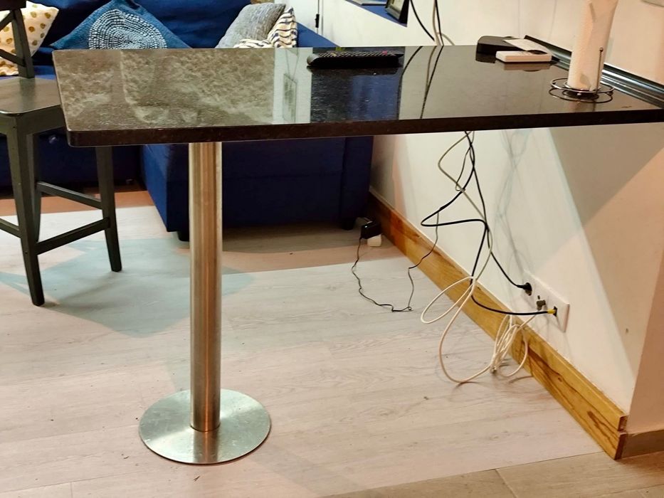 Mesa marmore e cadeiras Ikea
