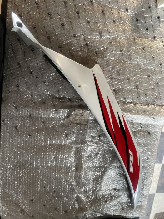 Yamaha R6 RJ11 Owiewka Boczna Prawa Bok Prawy Ślizg naklejka N773