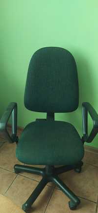 Fotel do biurka obrotowy w kolorze zielonym ciemnym