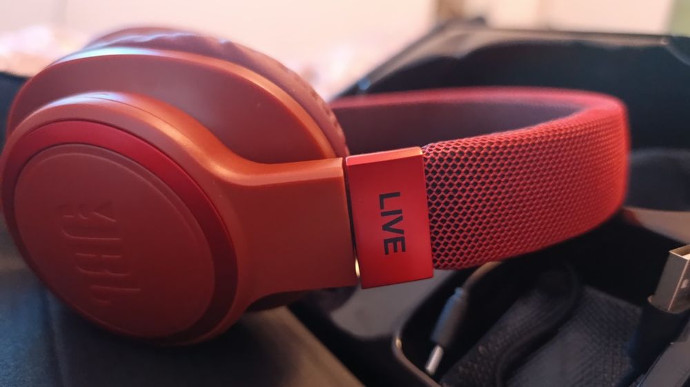 Fones JBL live 660NC