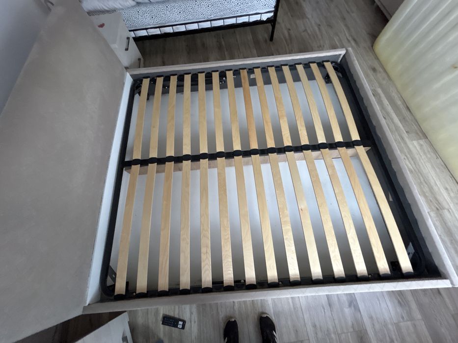 Łózko tapicerowane