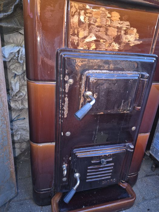 Piecyk kaflowy grzewczy.