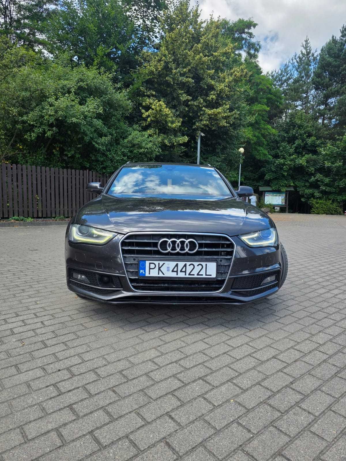 Audi A4 B8 2.0 TDi Webasto, Panorama, S Line, Keyless-Go