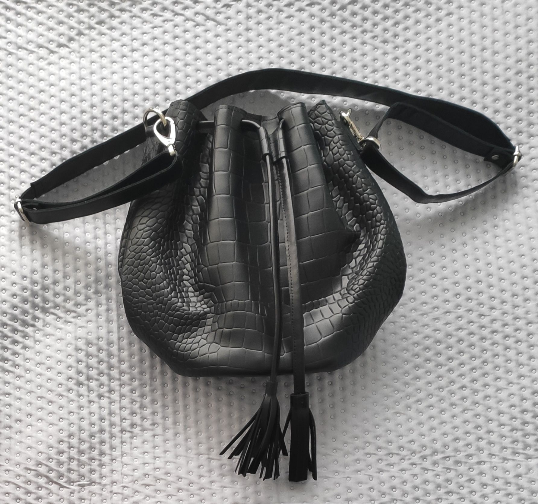 Skórzana torebka worek Kohnke croco mat mini bucket bag