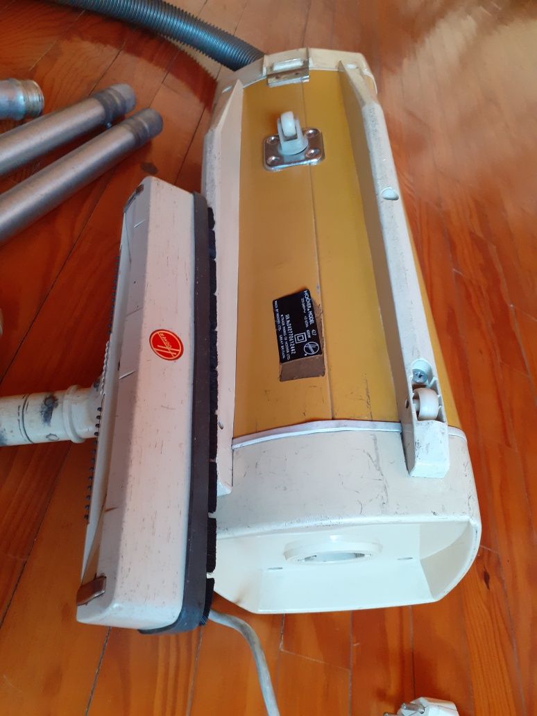 Aspirador Hoover Model 427 de 600W.