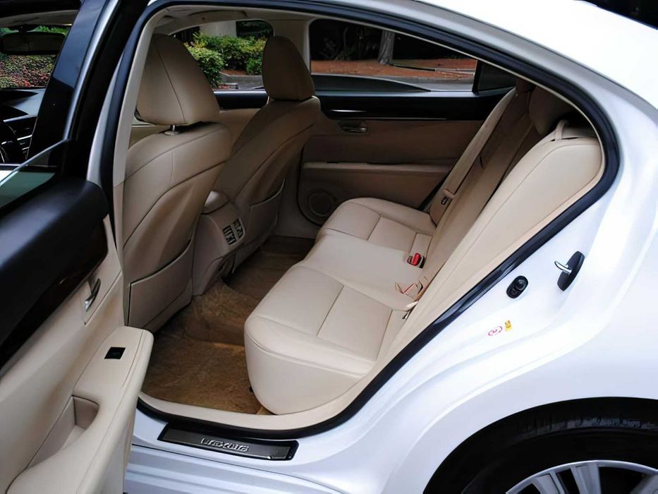 Lexus ES 350      2015