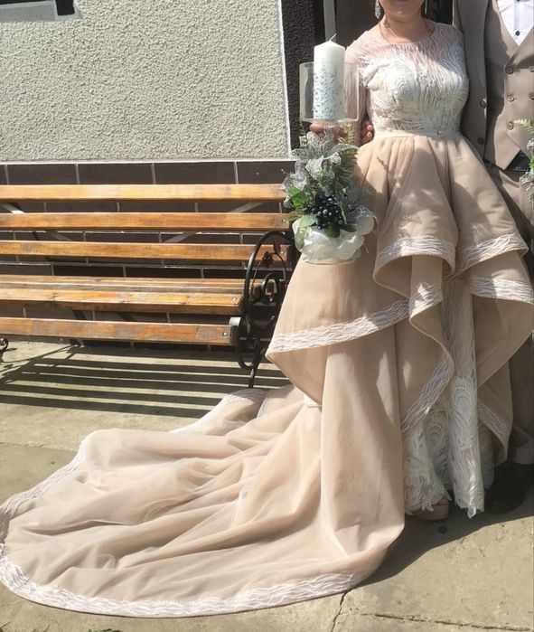 Сукня зі знімним шлейфом