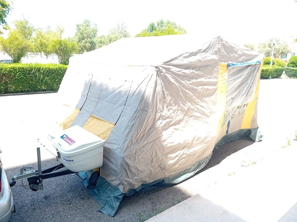 Atrelado tenda com 2 quartos e sala
