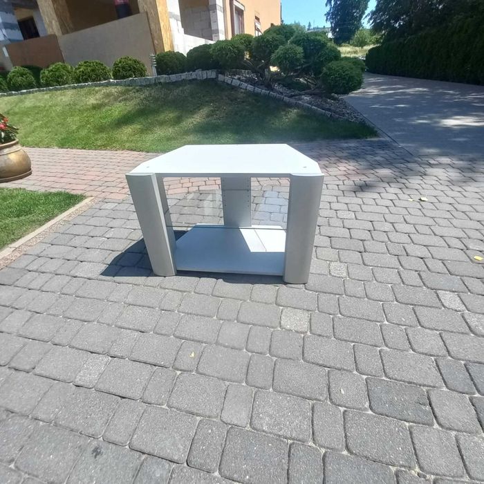 Stolik pod telewizor