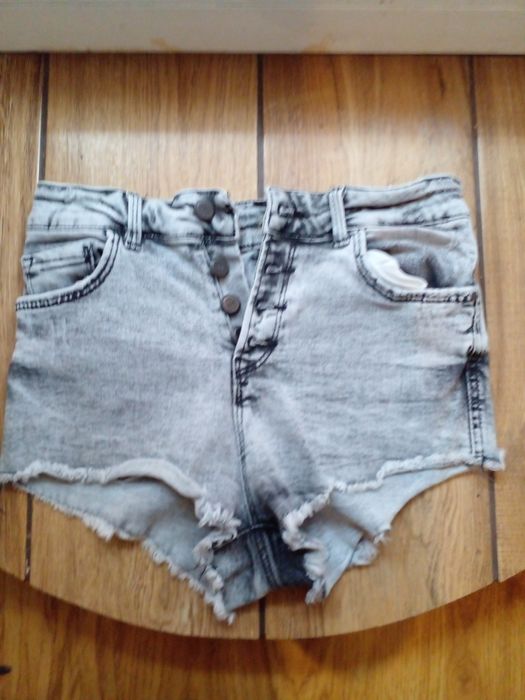 Продам шорты короткие