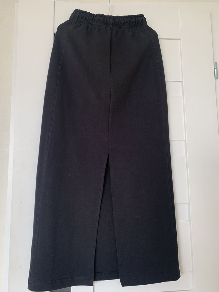 Спідниця zara. Купувала в Італіі, розмір xs. Довга, с розрізом , дуже