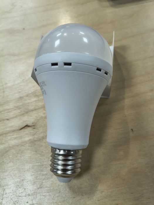 Лампочка з акамулятором