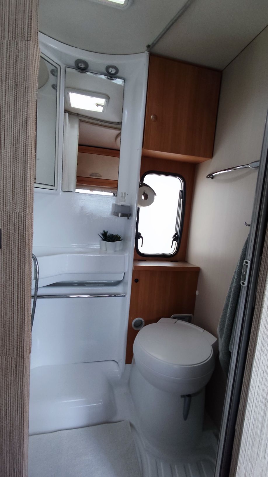 Autocaravana Cama central