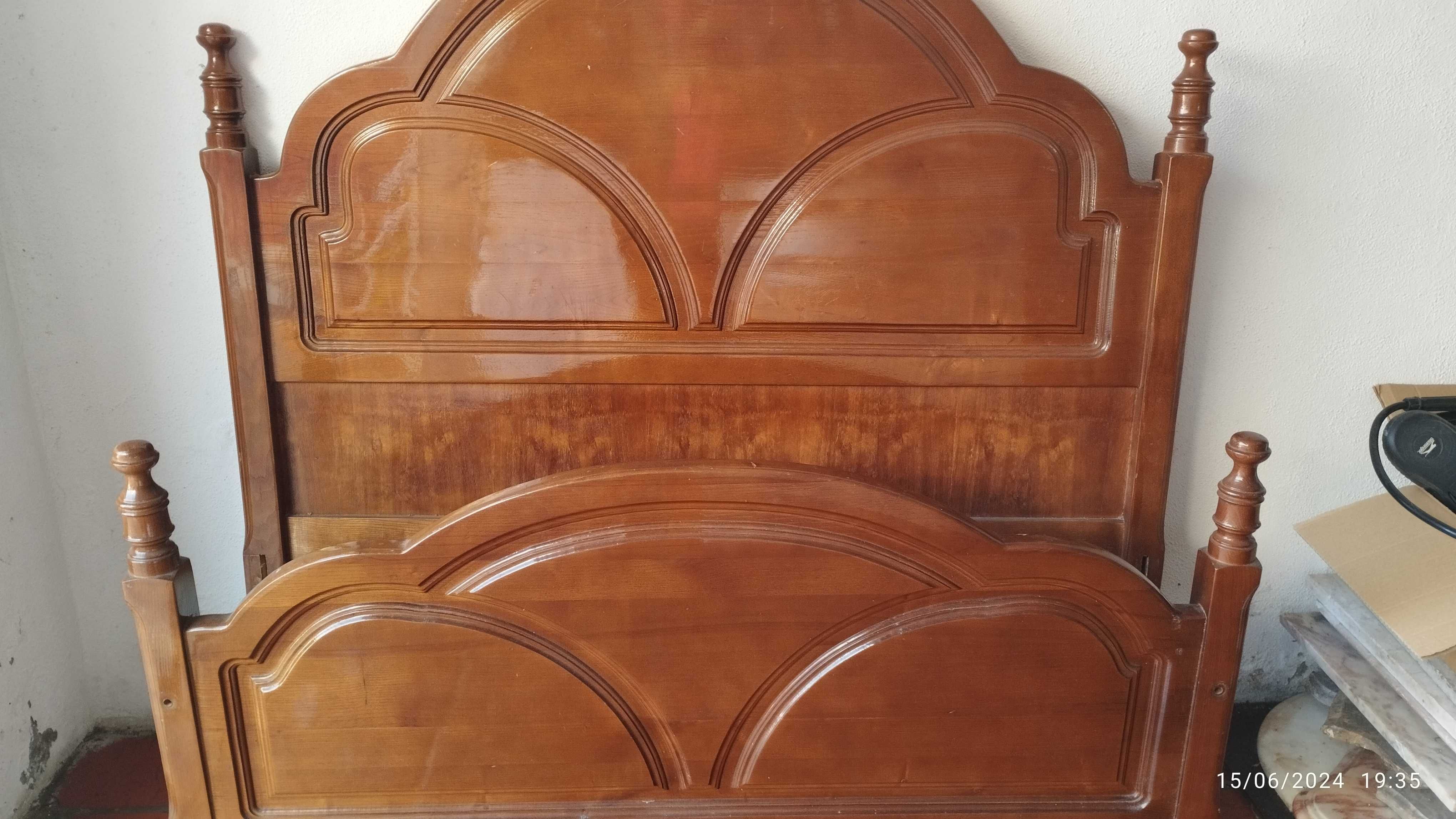 Cama de casal,com estrado