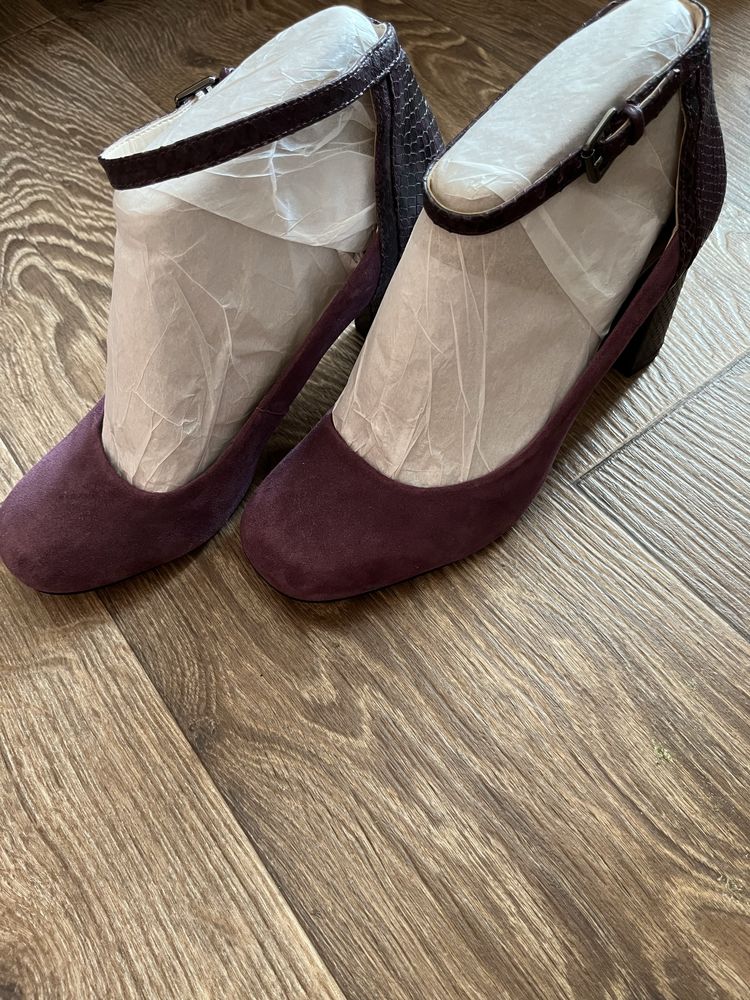Продам туфлі clarks