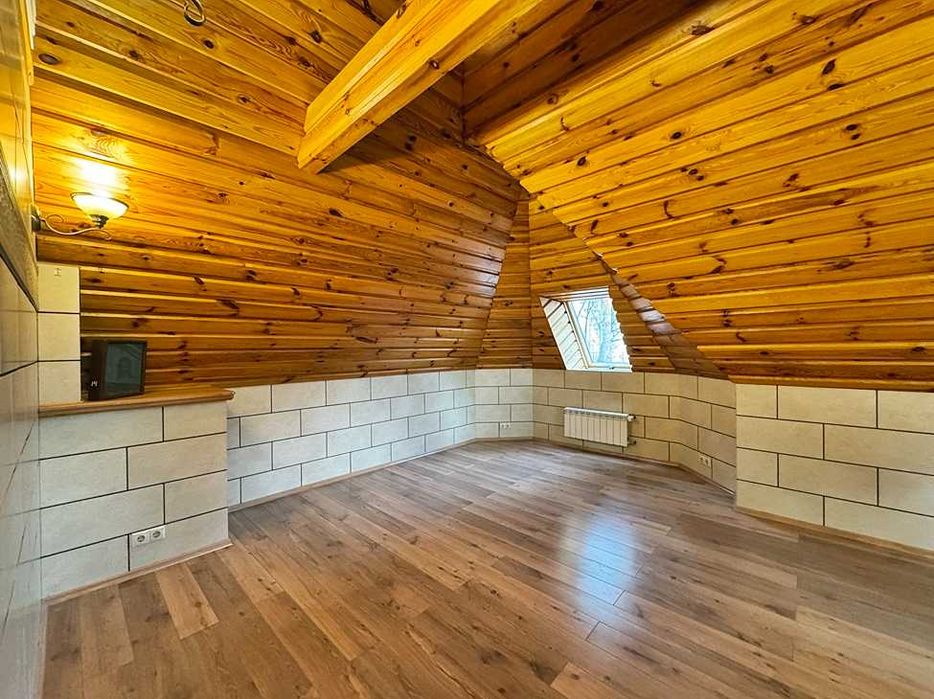 Будинок з ремонтом, гаражем, сауною та басейном. Центральний Парк.